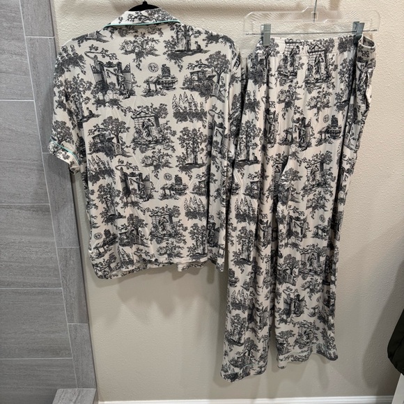 Pajama Set  Disney Haunted Mansion Hitch Hiking Ghost Toile Womens XL Rare - Picture 4 of 11